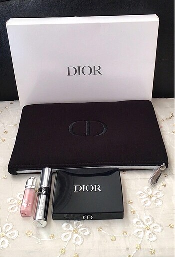 ORJİNAL DIOR ÇANTA VE MAKYAJ MALZEMELERİ