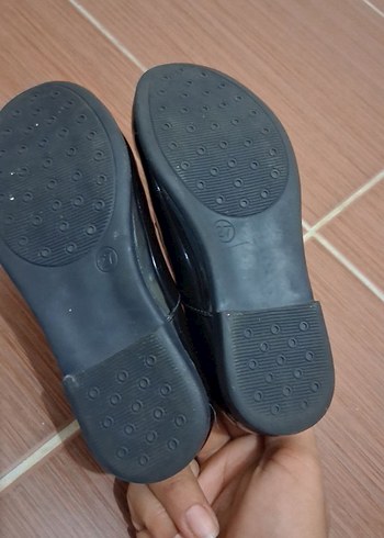 Kız Çocuk Parlak Siyah Tokalı Babet - Görsel 3