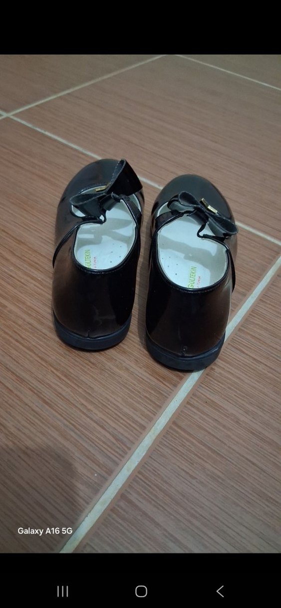 Kız Çocuk Parlak Siyah Tokalı Babet - Görsel 2