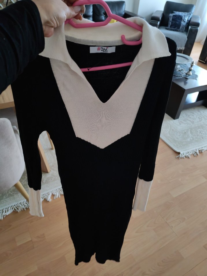 V Yaka Siyah Uzun Örme Elbise - Görsel 2