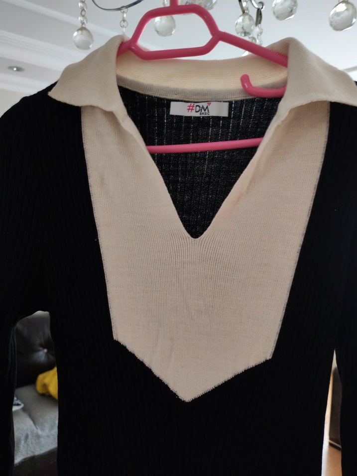 V Yaka Siyah Uzun Örme Elbise - Görsel 3