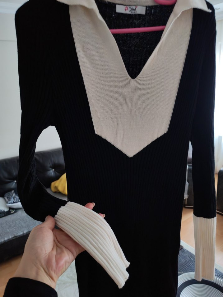 V Yaka Siyah Uzun Örme Elbise - Görsel 4