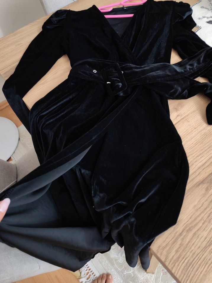 Uzun Kollu Siyah V Yaka Midi Elbise - Görsel 3