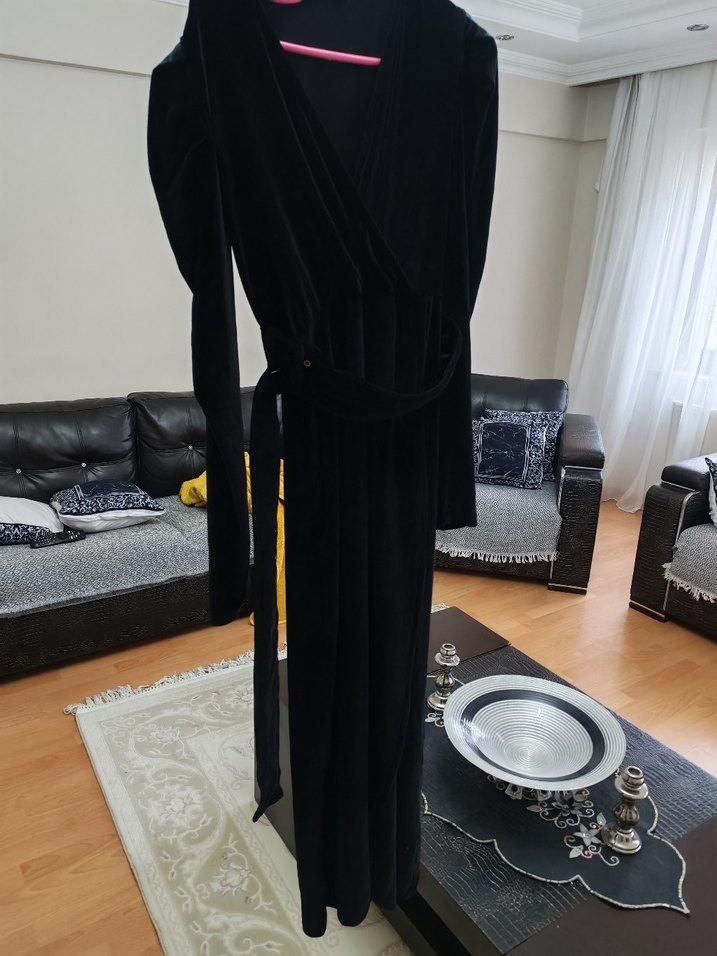 Uzun Kollu Siyah V Yaka Midi Elbise - Görsel 4