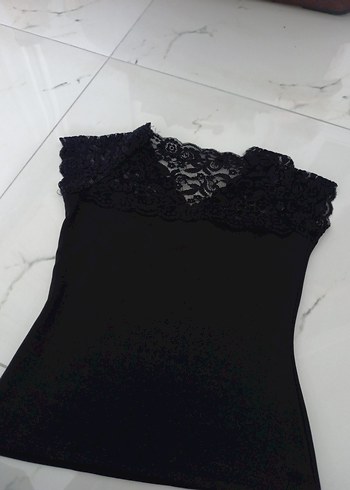 Dantel Detaylı Siyah V Yaka Kadın Bluz - Görsel 3