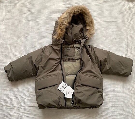 Zara marka su tutmaz kapüşonlu kuş tüyü şişme mont