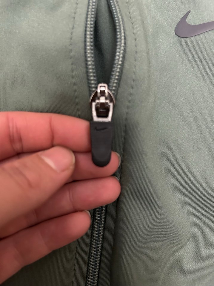 Nike Gri Fermuarlı Yüksek Yakalı Kadın Yelek - Görsel 3