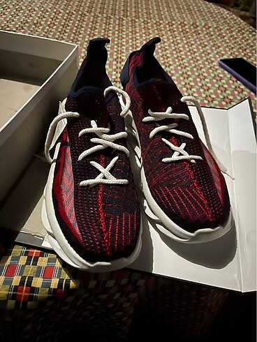 42 Beden Adidas spor ayakkabı