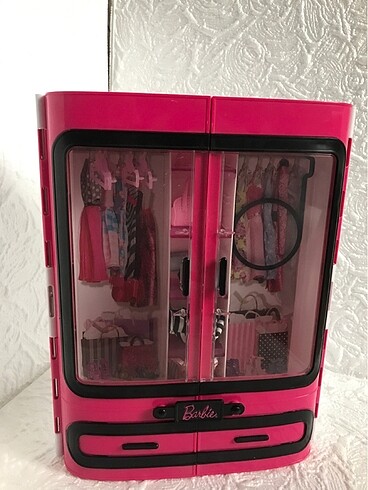Barbie dolabı