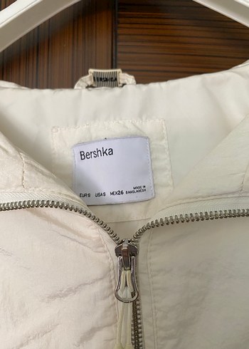 s Beden beyaz Renk BERSHKA yağmurluk