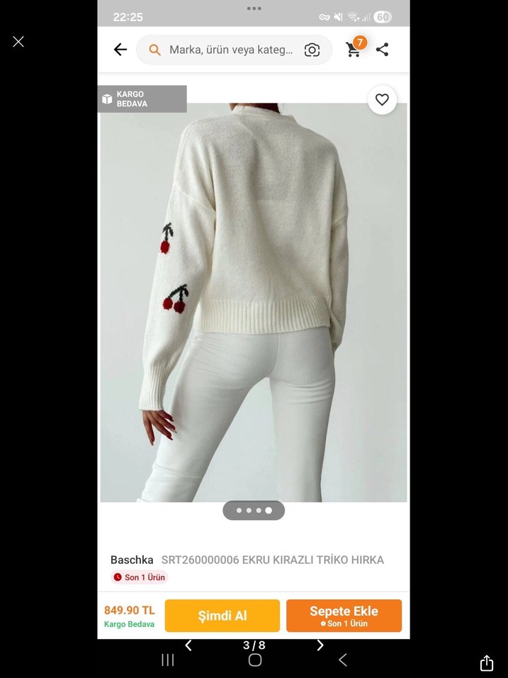 Nakışlı Mini Beyaz Düğmeli Hırka - Görsel 3