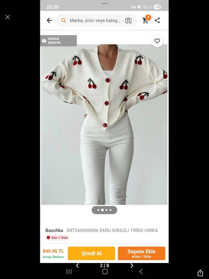 Nakışlı Mini Beyaz Düğmeli Hırka - Görsel 2