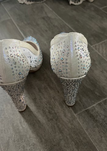 39 Beden Beyaz İşlemeli Taşlı Stiletto Abiye Ayakkabı