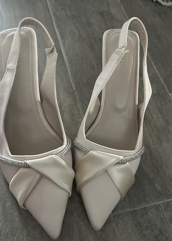 Beyaz Pliseli Stiletto Topuklu Kadın Ayakkabı