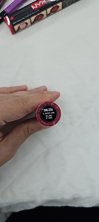 NYX NYX Kırmızı Ruj