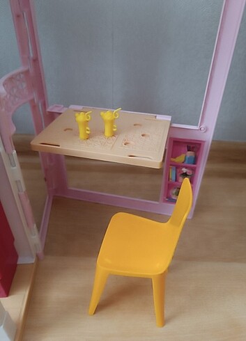 Barbie evi