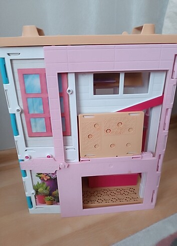  Barbie evi