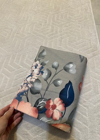 Beden Gri Çiçek Desenli Nevresim Takımı
