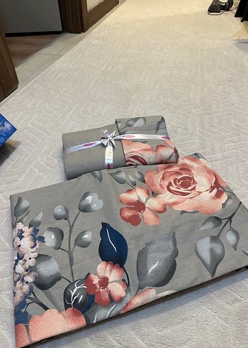 Taç Gri Çiçek Desenli Nevresim Takımı