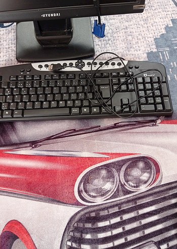 Beden Renk Hyundai sağlam çalışır monitör ve klavye