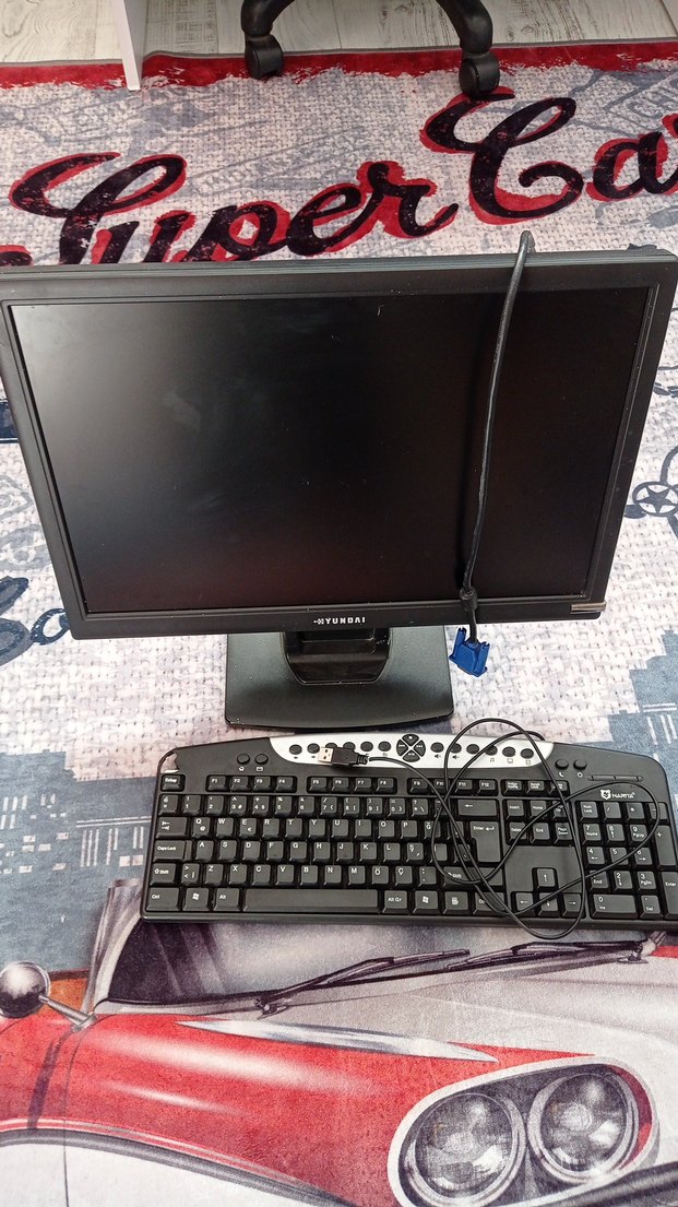 Hyundai sağlam çalışır monitör ve klavye - Görsel 2