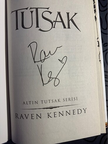  Raven kennedy tutsak ciltli ve imzalı