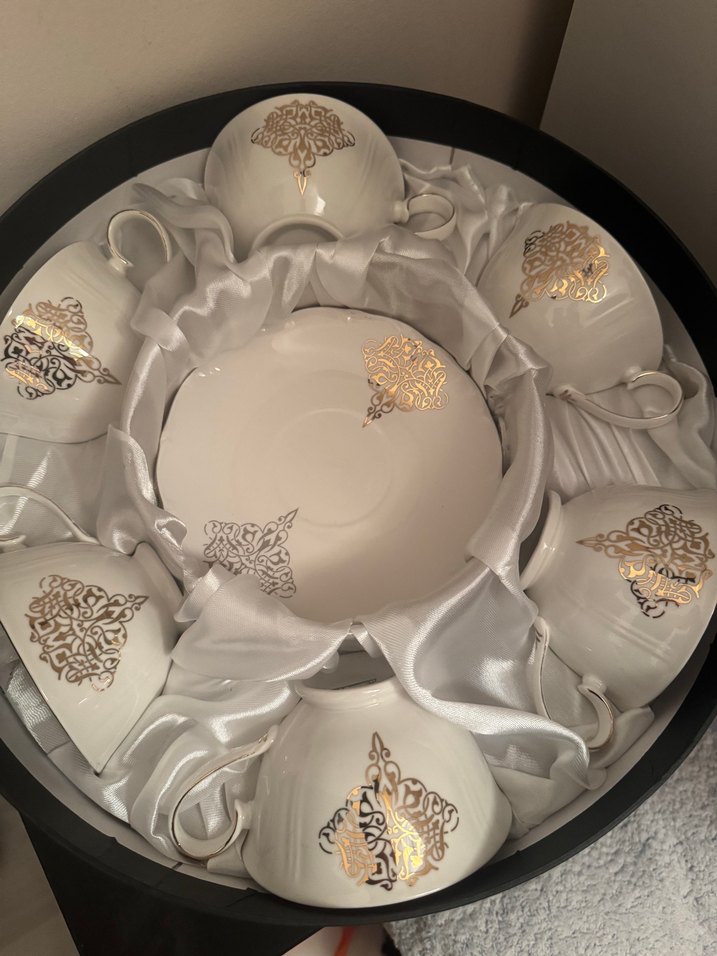 Beyaz İnce Desenli Porselen Fincan ve Tabak - Görsel 2