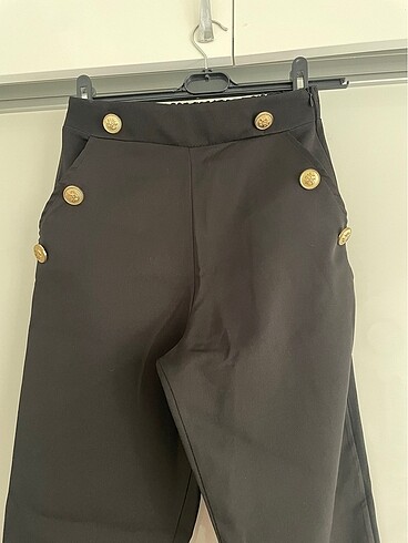 Düğme Detay Siyah Pantalon