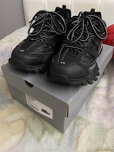 Balenciaga track