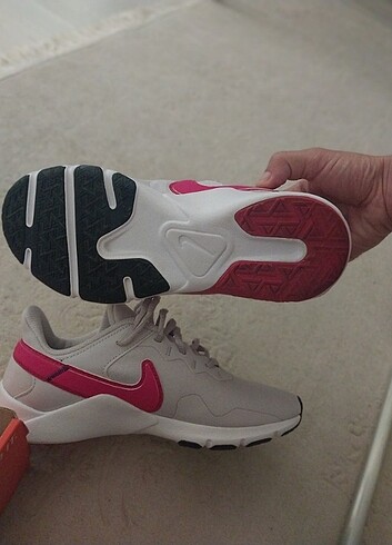 38 Beden Orijinal nike 1 kez giyildi 