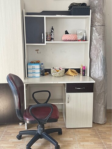  Beden Ders çalışma masası ve sandalye