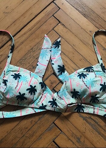 Bershka Bershka pencere detaylı bikini üstü