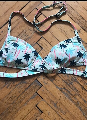 36 Beden Bershka pencere detaylı bikini üstü