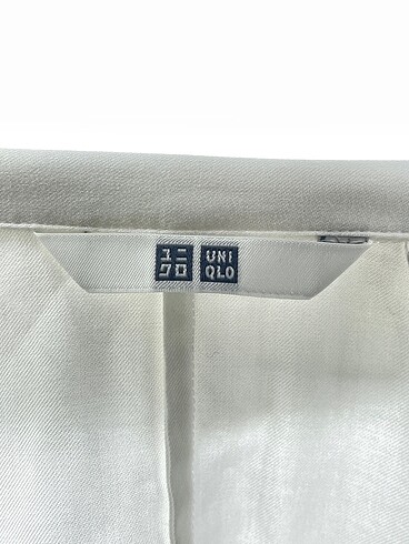 m Beden beyaz Renk Uniqlo Gömlek %70 İndirimli.