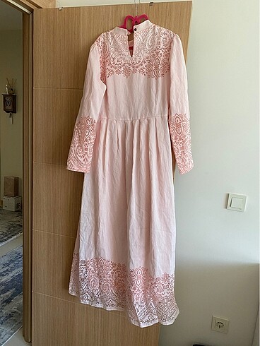 Pembe elbise