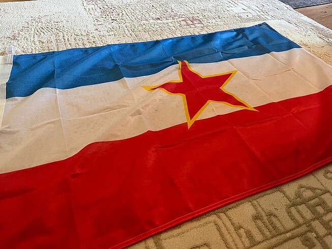 Diğer Yugoslavya Bayrağı