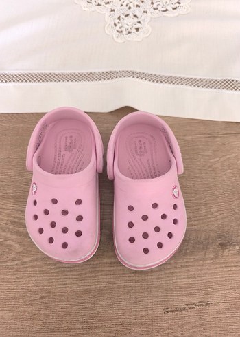Crocs 22