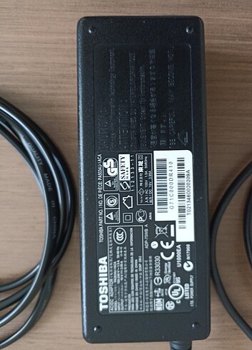 Beden Toshiba Marka Laptop AC/DC Şarj Adaptörü