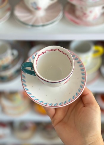Beden Pastel Renkli Porselen Fincan ve Tabağı
