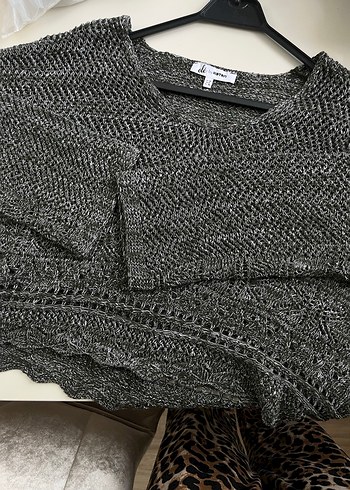 Gri V Yaka Örgü Kadın Mini Kazak - Görsel 4