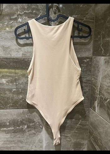 s Beden Bej Yüksek Yakalı Kolsuz Body