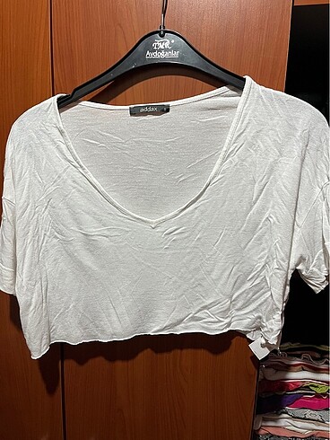 beyaz crop tshirt