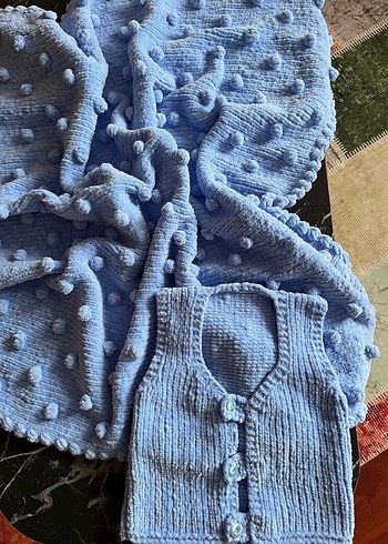 Mavi Örgü Bebek Battaniyesi ve Yelek - Görsel 2