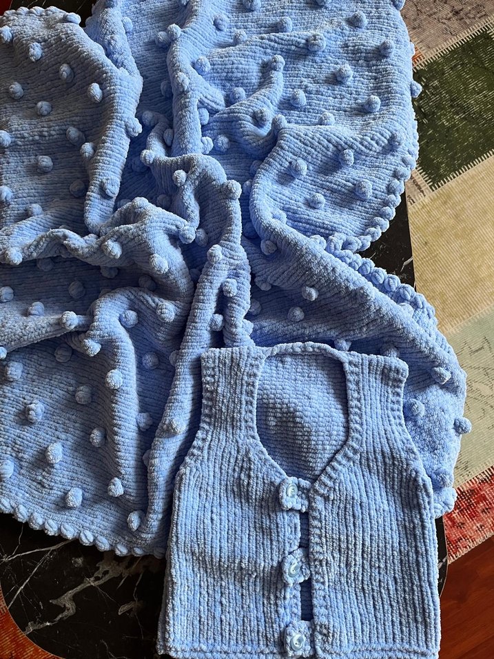 Mavi Örgü Bebek Battaniyesi ve Yelek - Görsel 2