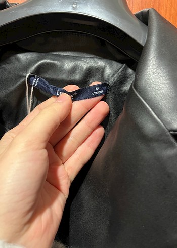 Düğmeli Siyah Deri Kadın Ceket - Görsel 4