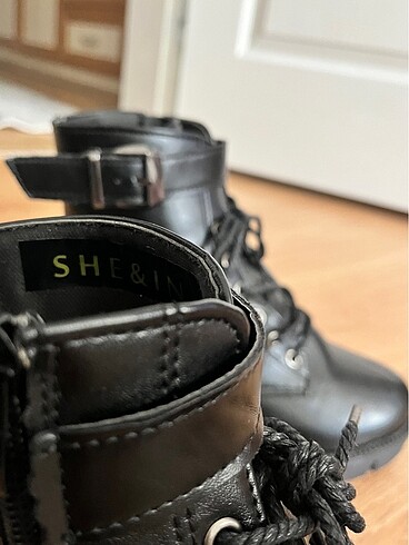 Sheinside Shein Siyah bot