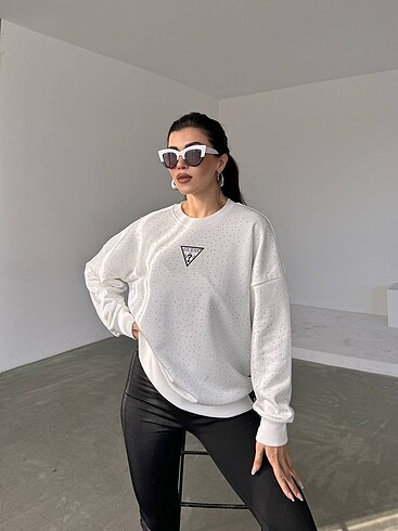 GUESS SWEATSHIRT