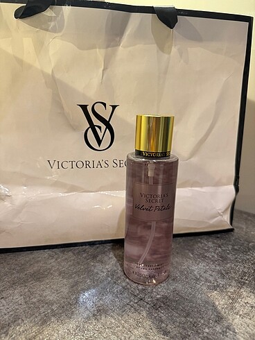 Victoria?s Secret Velvet Petals