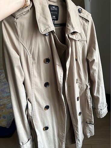 Bej renk kısa trençkot - Görsel 3