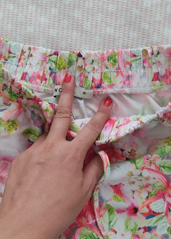 LC Waikiki Çiçek Desenli Pembe Mini Şort
